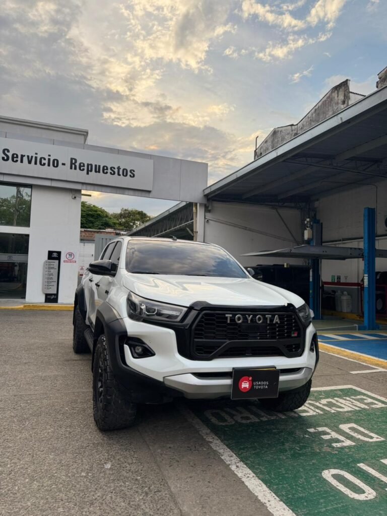Automotora norte y sur toyota Hilux GR-S 2024