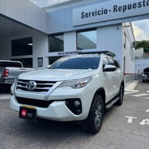 Toyota Fortuner SR 4x2 Diésel- Modelo 2020