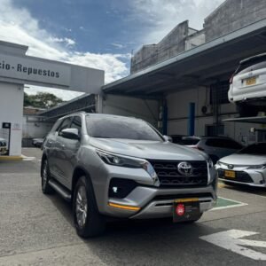 Toyota Fortuner 4x2 SRV Diésel - Modelo 2024