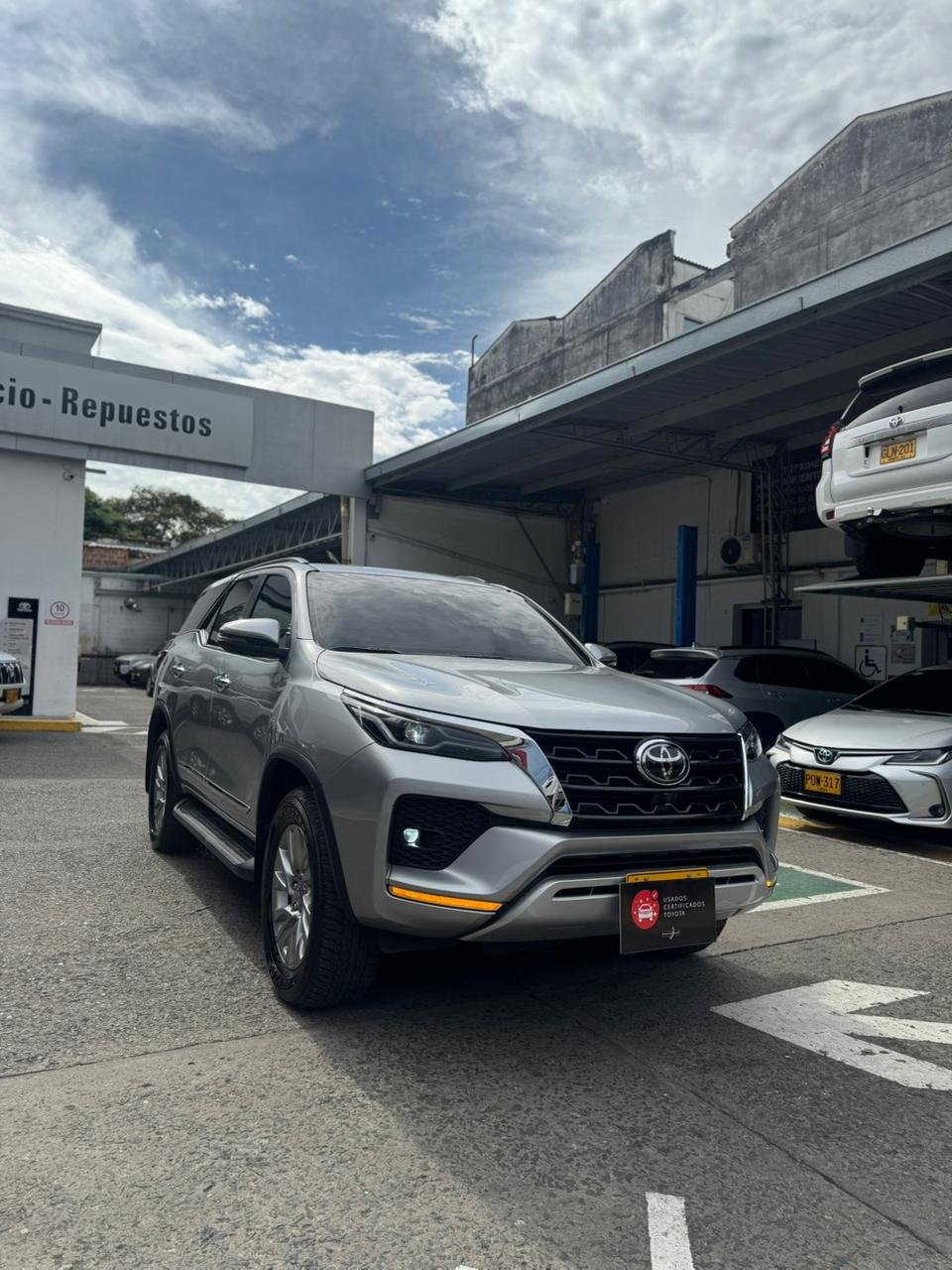 Toyota Fortuner 4x2 SRV Diésel - Modelo 2024