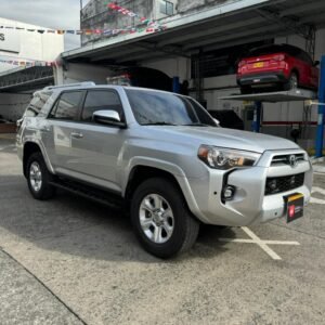 Toyota 4Runner SR5 - Modelo 2024
