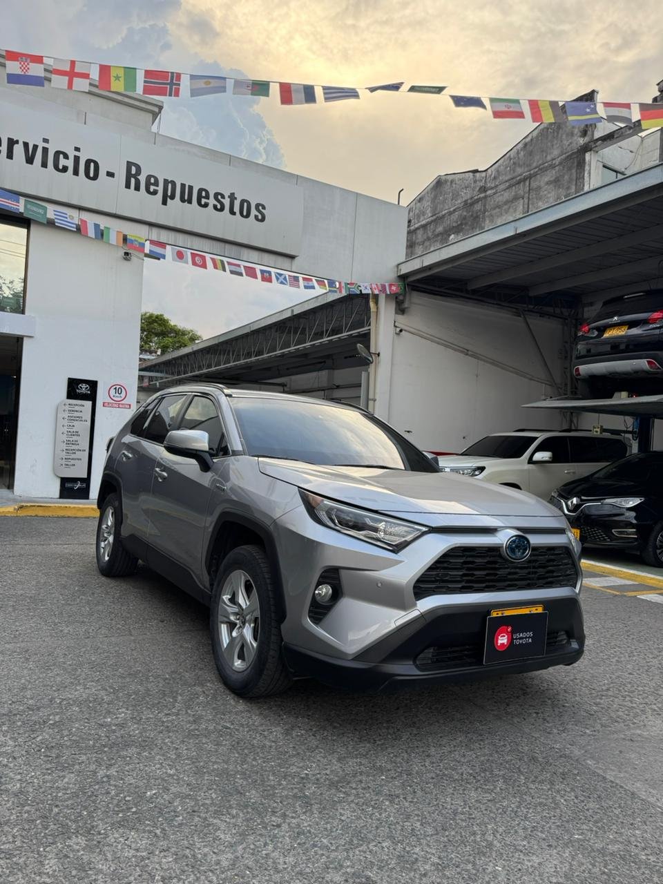 Toyota RAV4 XLE Híbrida Blindada Nivel II Plus- Modelo 2021